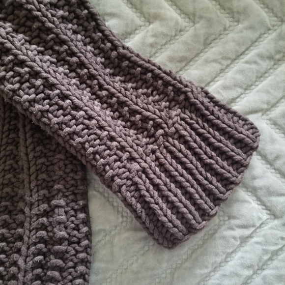 Hand knit Sweater - Picture 4 of 6